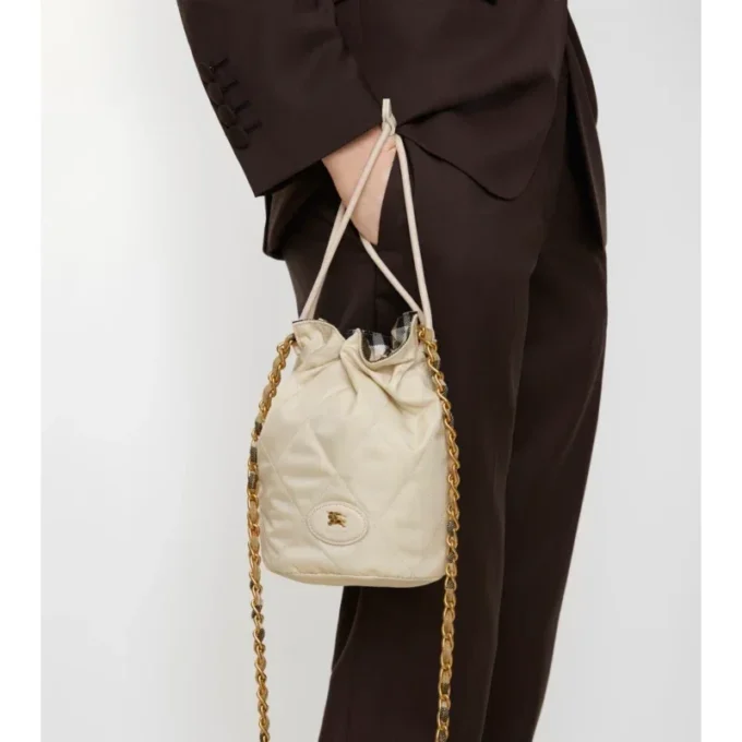Reversible Horseshoe Chain Pouch